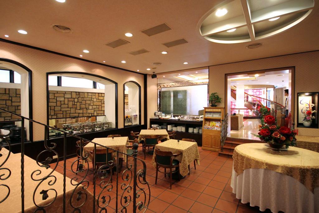 Dynasty Hotel Tainan Exterior photo
