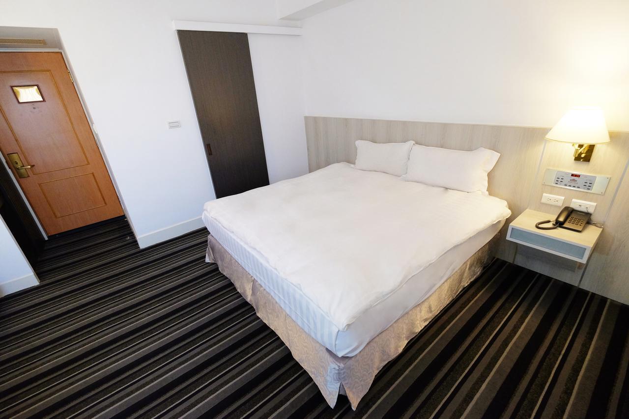 Dynasty Hotel Tainan Exterior photo