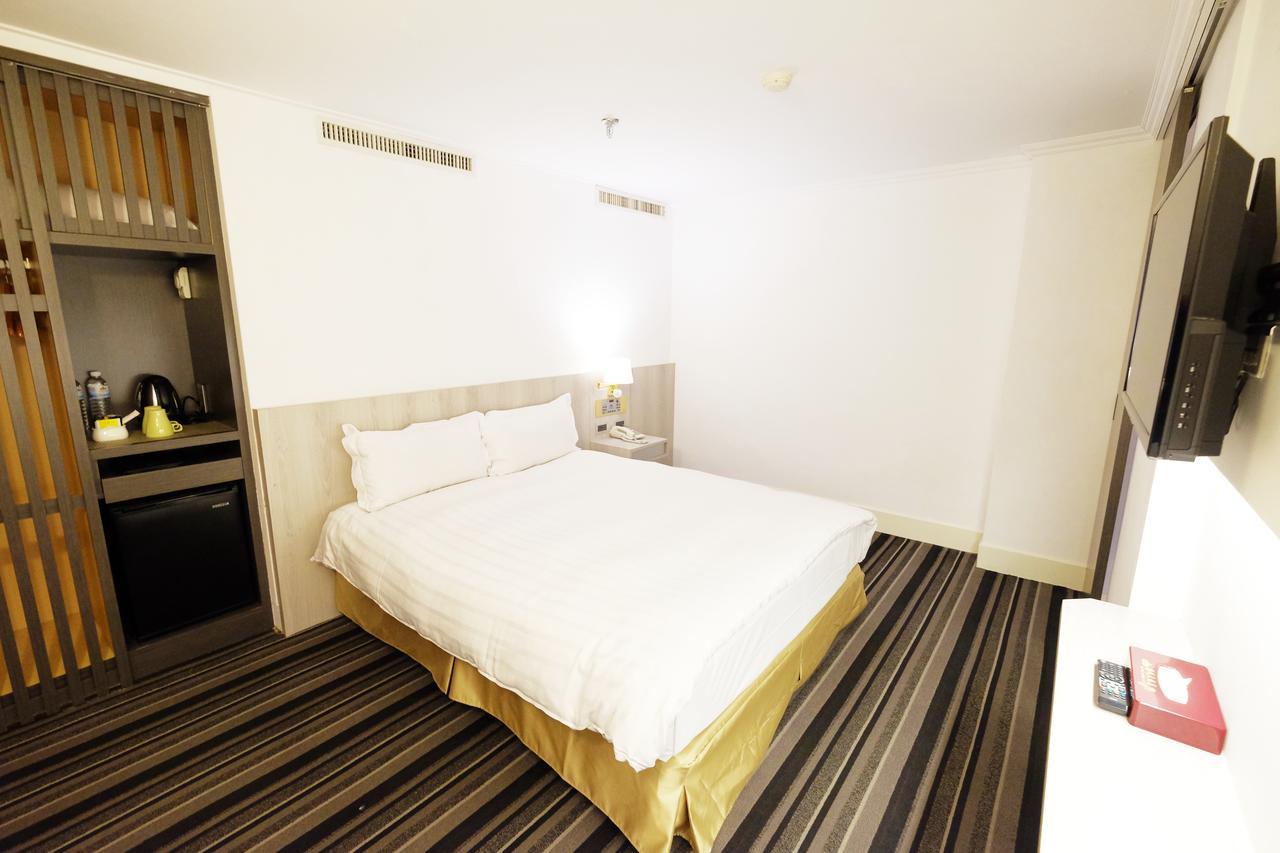 Dynasty Hotel Tainan Exterior photo