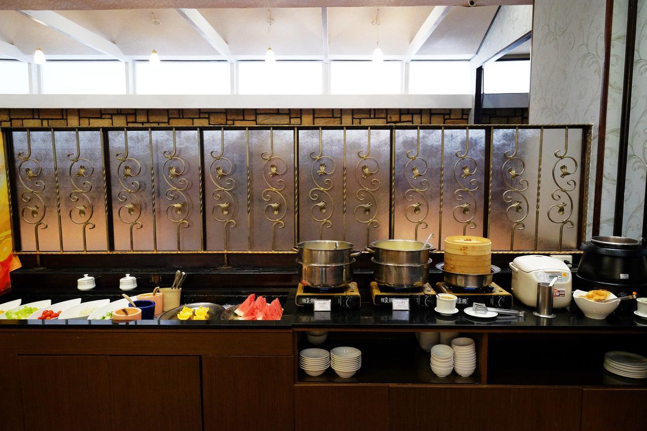 Dynasty Hotel Tainan Exterior photo