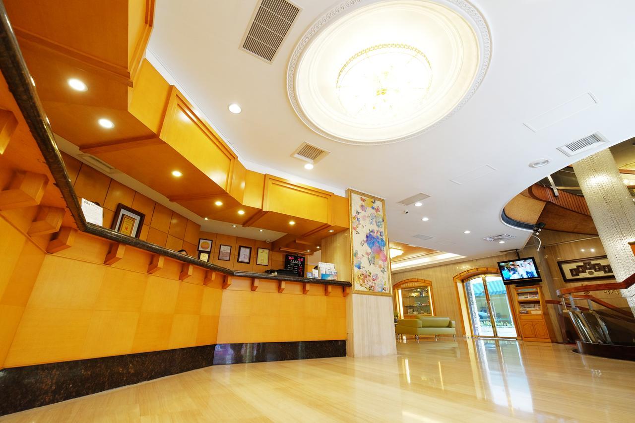 Dynasty Hotel Tainan Exterior photo